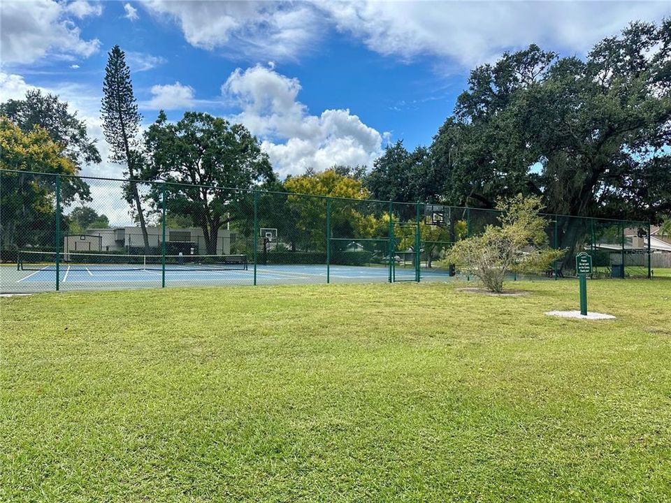 合同活跃: $336,000 (3 贝兹, 2 浴室, 1506 平方英尺)