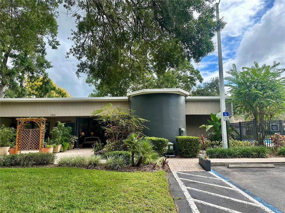 合同活跃: $336,000 (3 贝兹, 2 浴室, 1506 平方英尺)