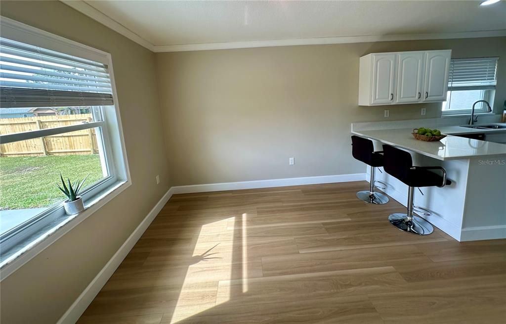 合同活跃: $336,000 (3 贝兹, 2 浴室, 1506 平方英尺)