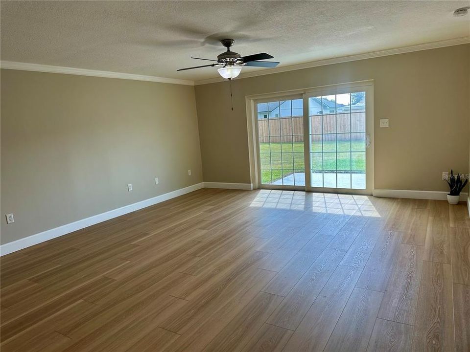 合同活跃: $336,000 (3 贝兹, 2 浴室, 1506 平方英尺)