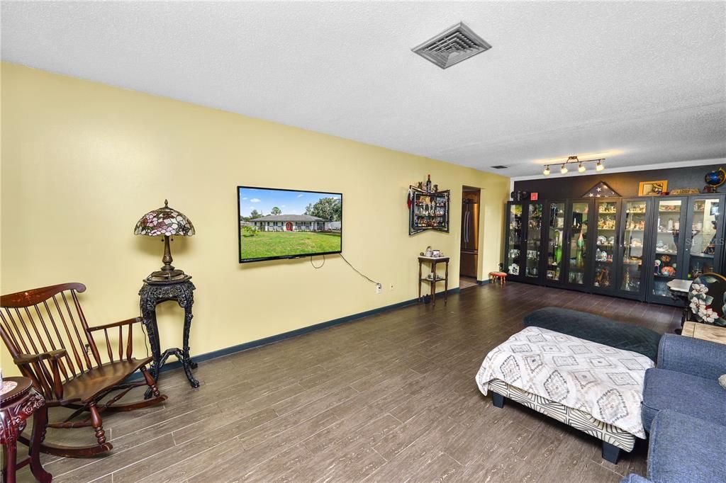 En Venta: $399,000 (3 camas, 2 baños, 1684 Pies cuadrados)