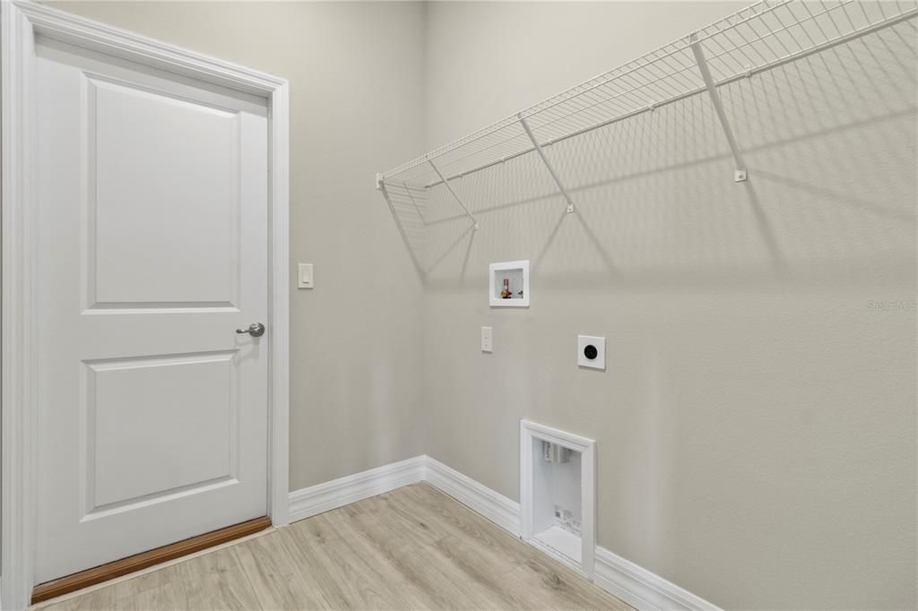 En Venta: $374,900 (4 camas, 3 baños, 1990 Pies cuadrados)