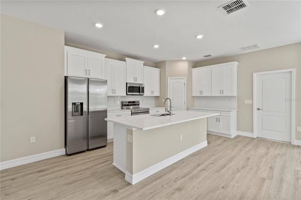 En Venta: $374,900 (4 camas, 3 baños, 1990 Pies cuadrados)