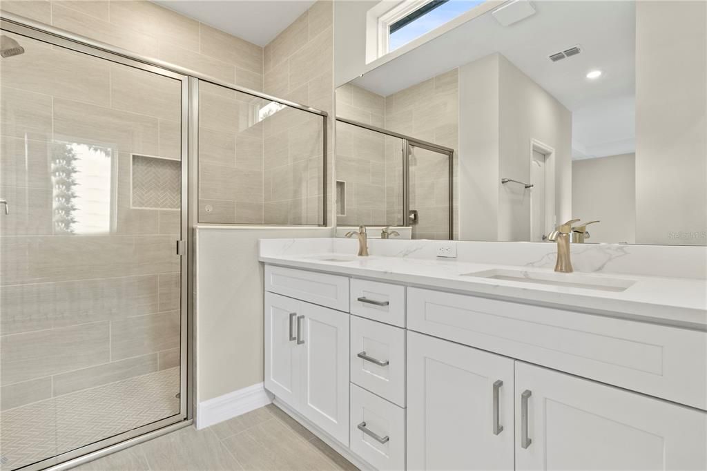 En Venta: $374,900 (4 camas, 3 baños, 1990 Pies cuadrados)