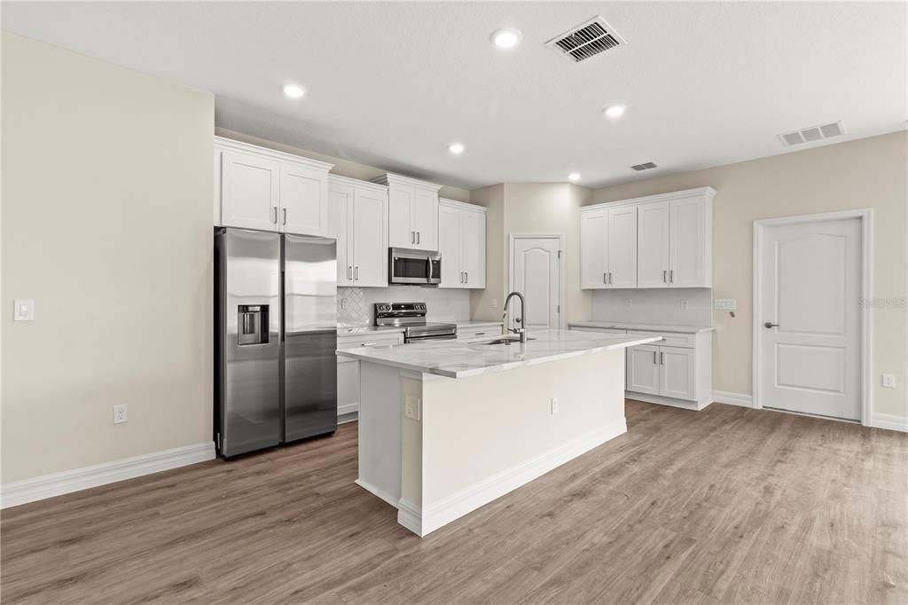 For Sale: $374,900 (4 beds, 3 baths, 1990 Square Feet)