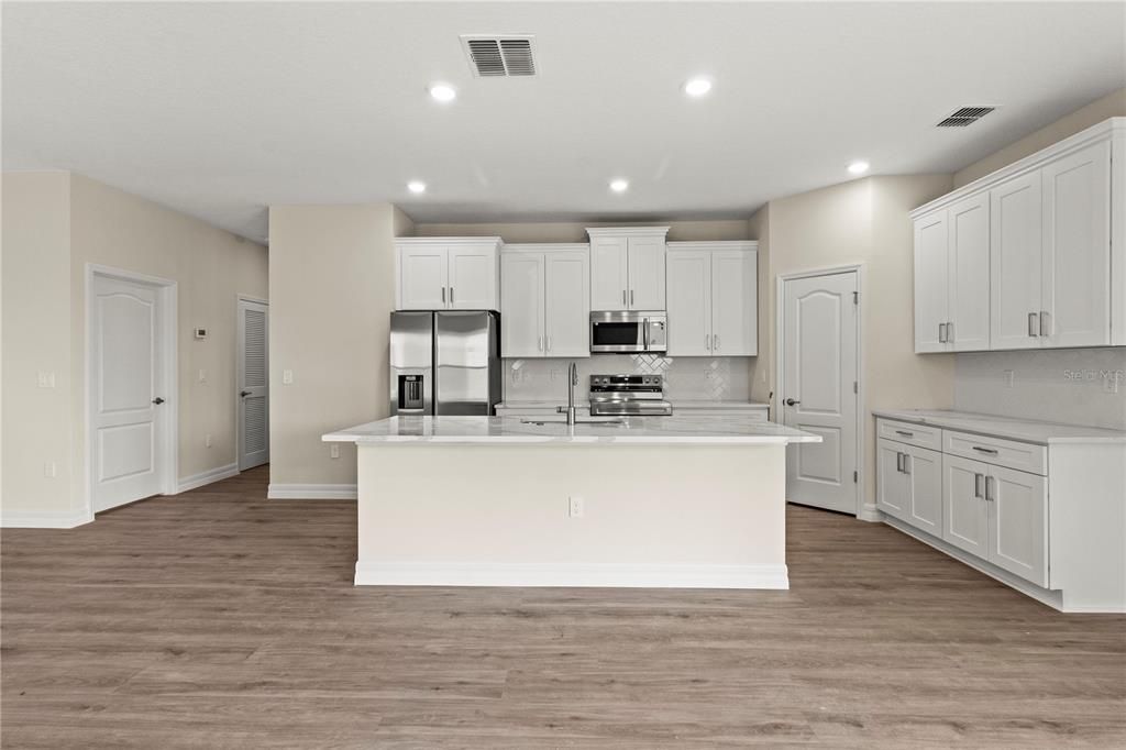 For Sale: $374,900 (4 beds, 3 baths, 1990 Square Feet)