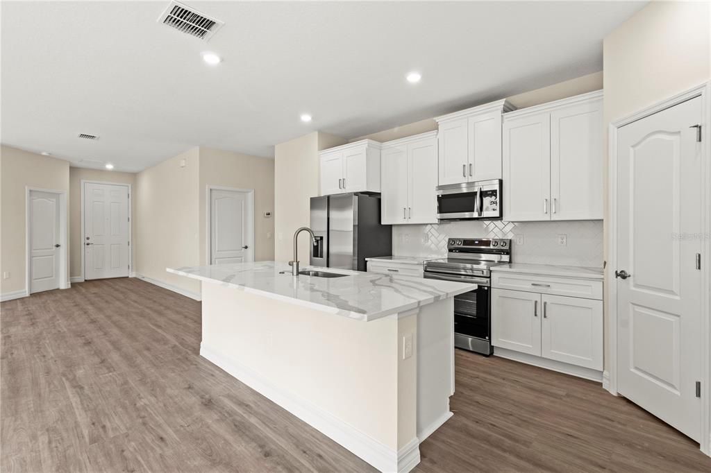 For Sale: $374,900 (4 beds, 3 baths, 1990 Square Feet)