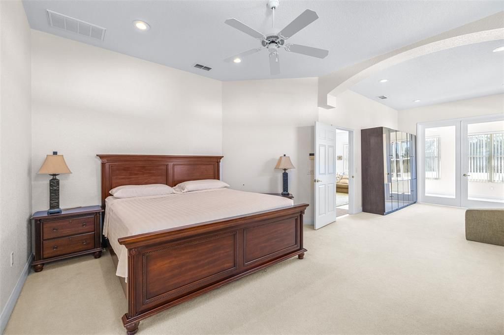 For Sale: $564,900 (3 beds, 2 baths, 2533 Square Feet)