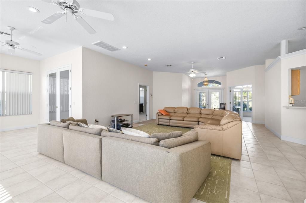 For Sale: $564,900 (3 beds, 2 baths, 2533 Square Feet)