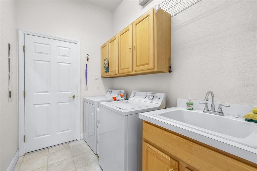 For Sale: $564,900 (3 beds, 2 baths, 2533 Square Feet)