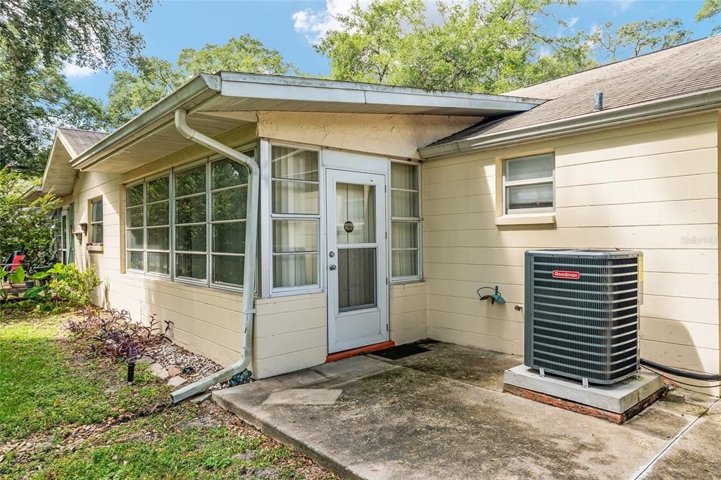 For Sale: $127,000 (2 beds, 2 baths, 1196 Square Feet)