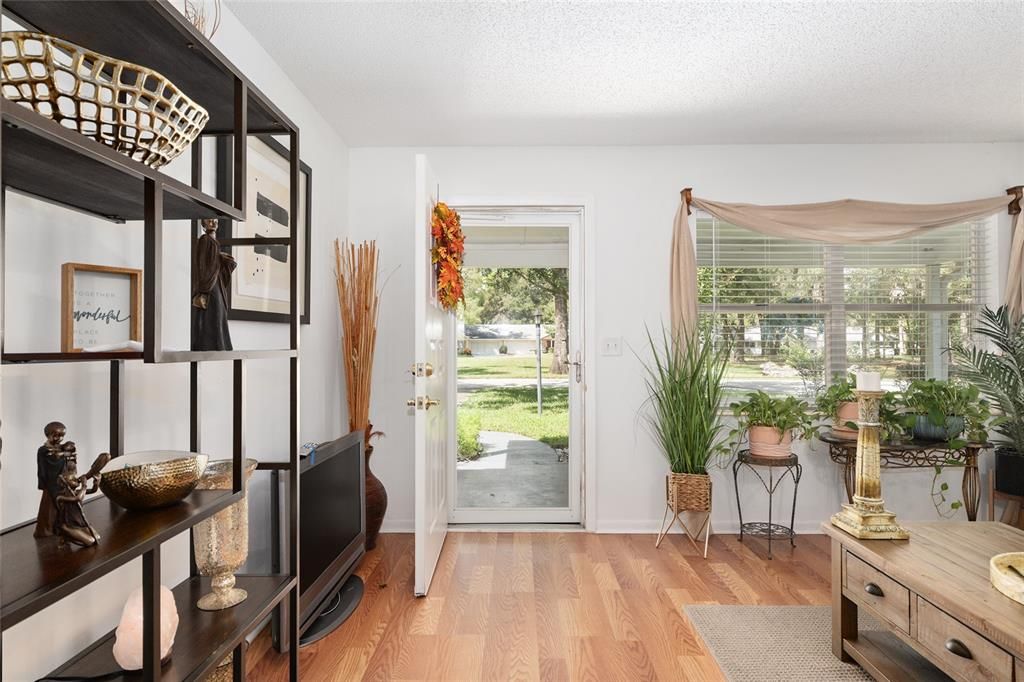 For Sale: $127,000 (2 beds, 2 baths, 1196 Square Feet)