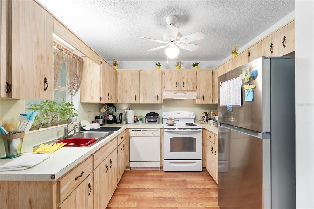 For Sale: $127,000 (2 beds, 2 baths, 1196 Square Feet)