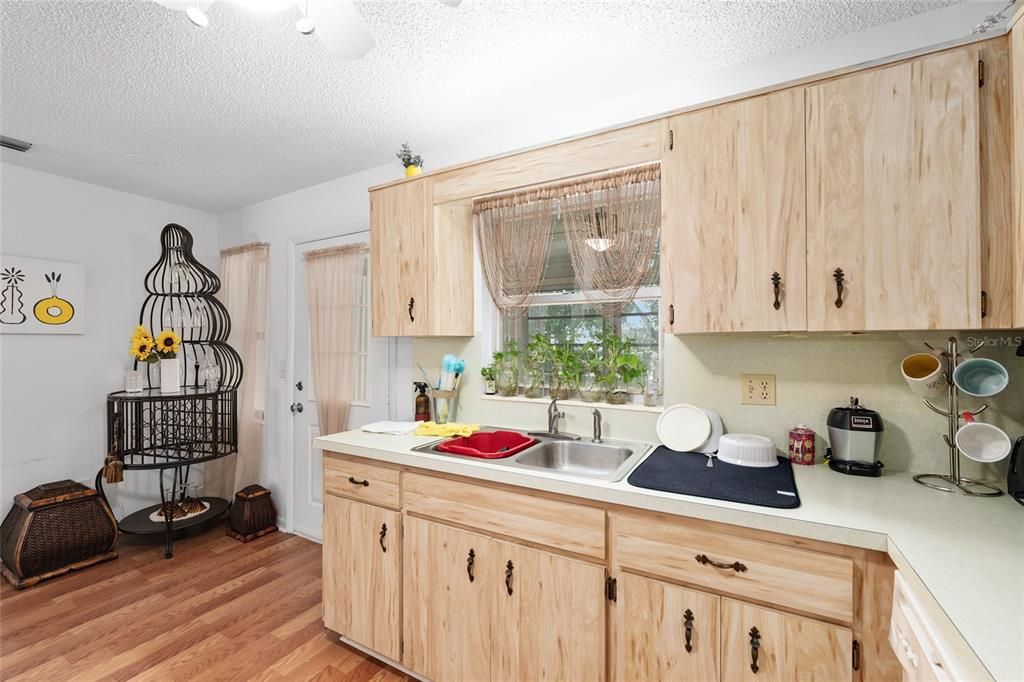 For Sale: $127,000 (2 beds, 2 baths, 1196 Square Feet)