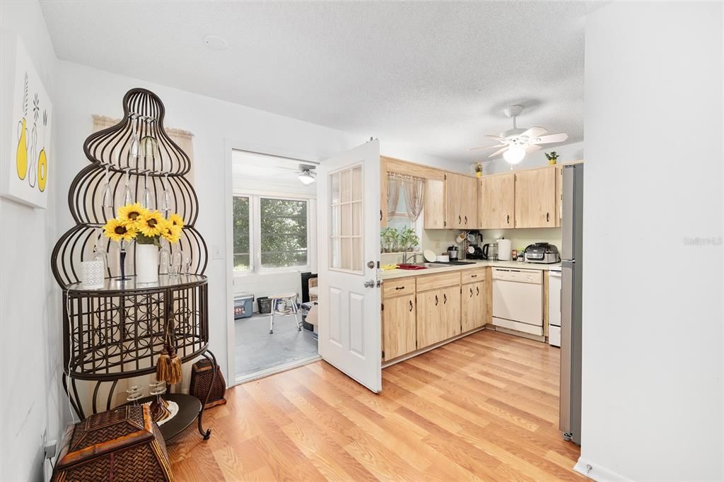 For Sale: $127,000 (2 beds, 2 baths, 1196 Square Feet)