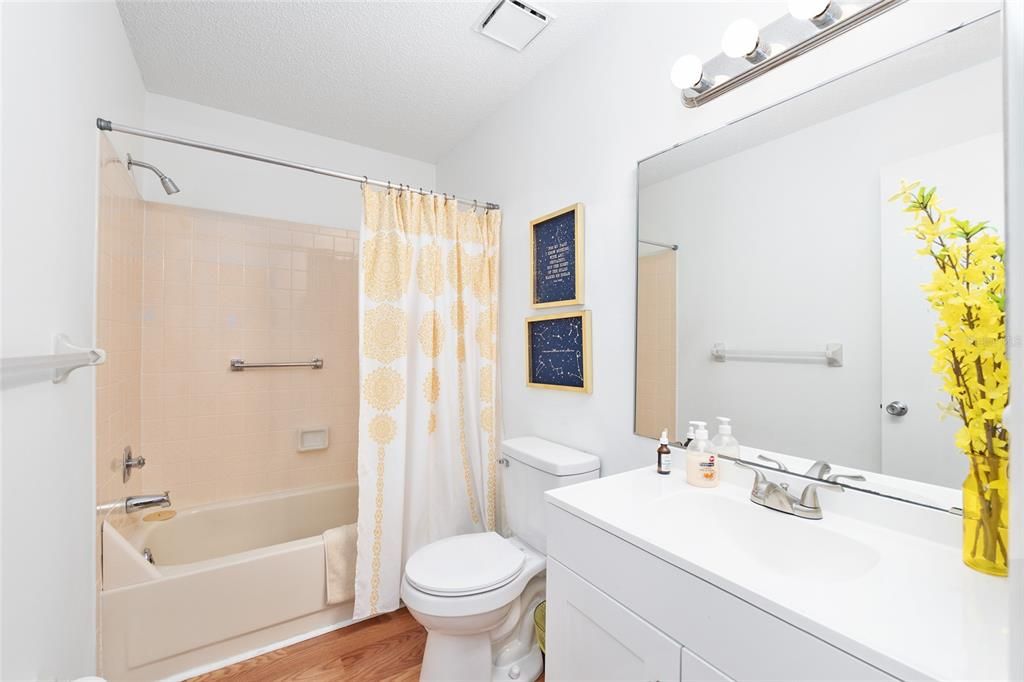 For Sale: $127,000 (2 beds, 2 baths, 1196 Square Feet)