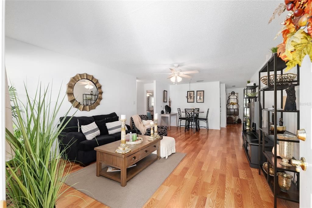 For Sale: $127,000 (2 beds, 2 baths, 1196 Square Feet)