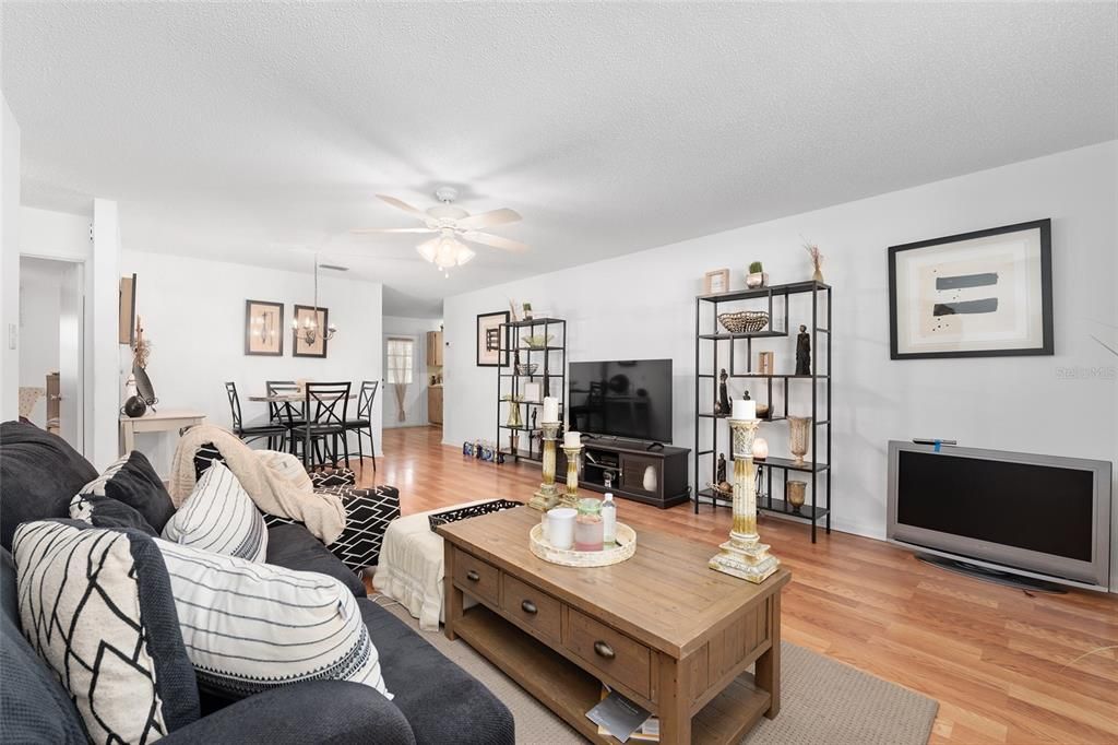 For Sale: $127,000 (2 beds, 2 baths, 1196 Square Feet)