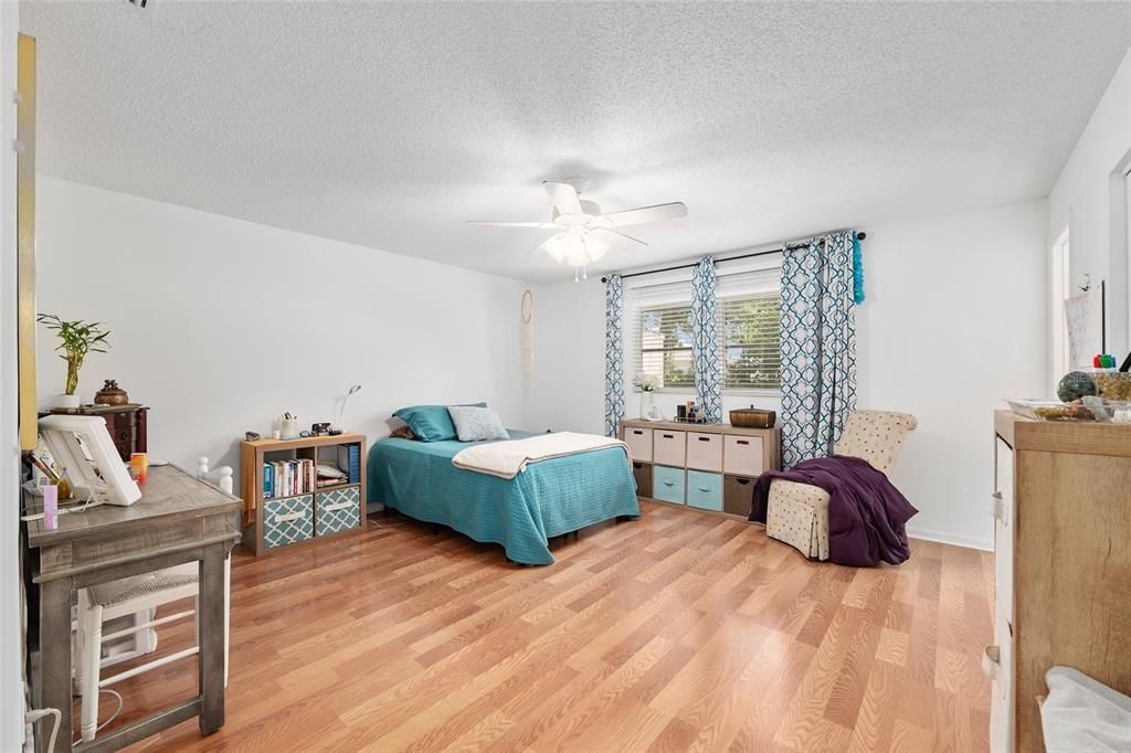 For Sale: $127,000 (2 beds, 2 baths, 1196 Square Feet)