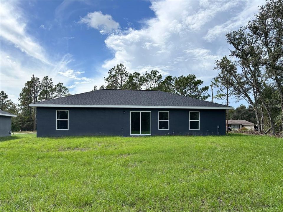 合同活跃: $225,900 (3 贝兹, 2 浴室, 1317 平方英尺)