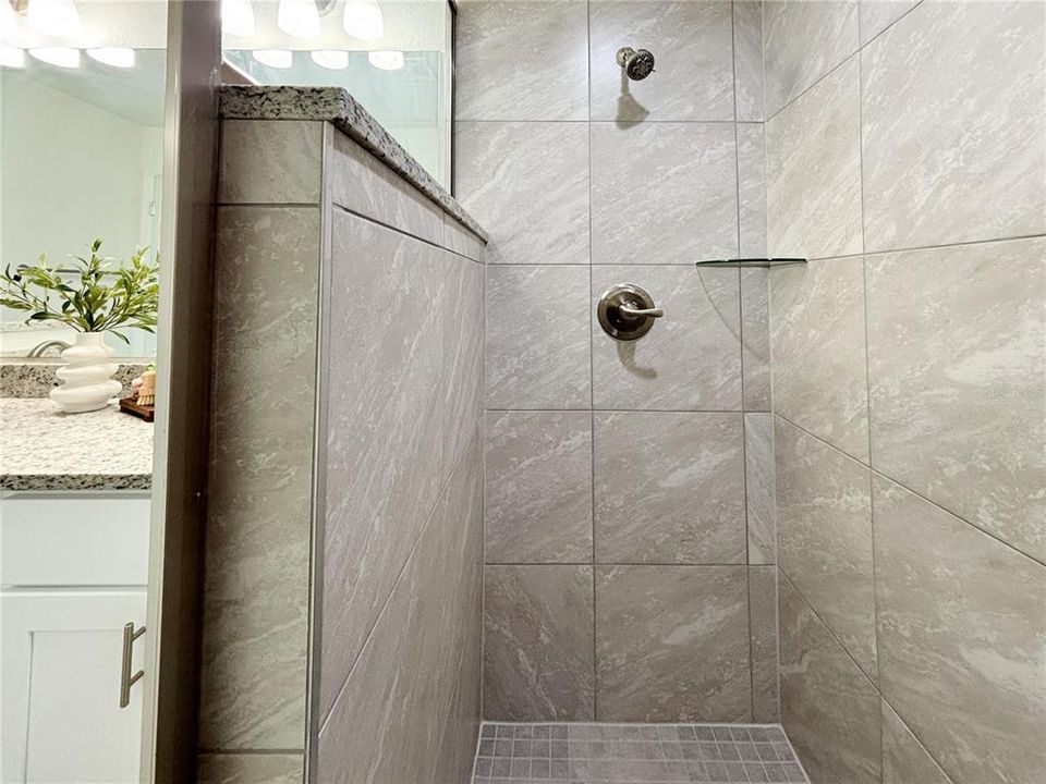 合同活跃: $225,900 (3 贝兹, 2 浴室, 1317 平方英尺)