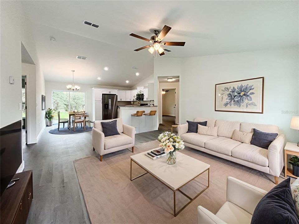 合同活跃: $225,900 (3 贝兹, 2 浴室, 1317 平方英尺)