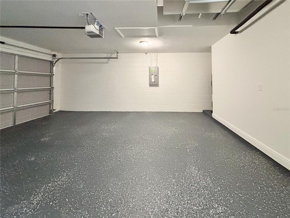 合同活跃: $225,900 (3 贝兹, 2 浴室, 1317 平方英尺)