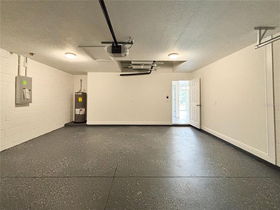 合同活跃: $225,900 (3 贝兹, 2 浴室, 1317 平方英尺)