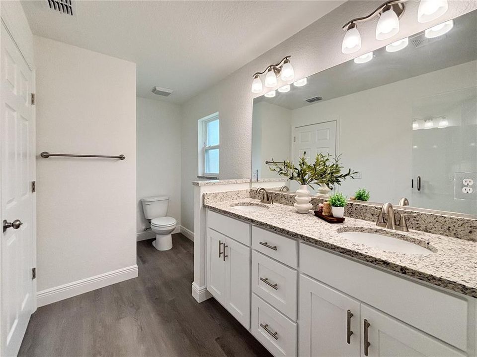 合同活跃: $225,900 (3 贝兹, 2 浴室, 1317 平方英尺)