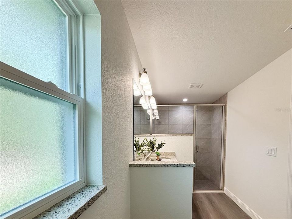 合同活跃: $225,900 (3 贝兹, 2 浴室, 1317 平方英尺)