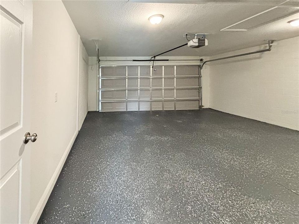 合同活跃: $225,900 (3 贝兹, 2 浴室, 1317 平方英尺)