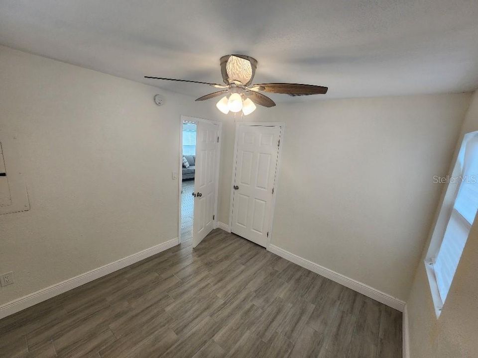 合同活跃: $249,000 (2 贝兹, 1 浴室, 744 平方英尺)