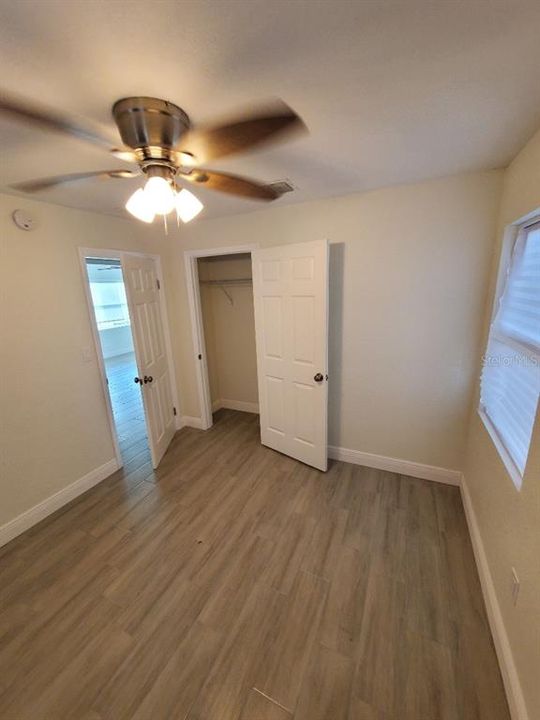 合同活跃: $249,000 (2 贝兹, 1 浴室, 744 平方英尺)