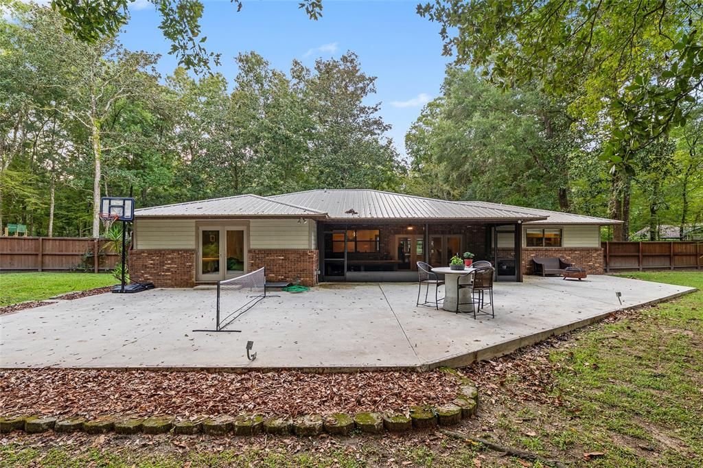 合同活跃: $469,000 (4 贝兹, 3 浴室, 2427 平方英尺)