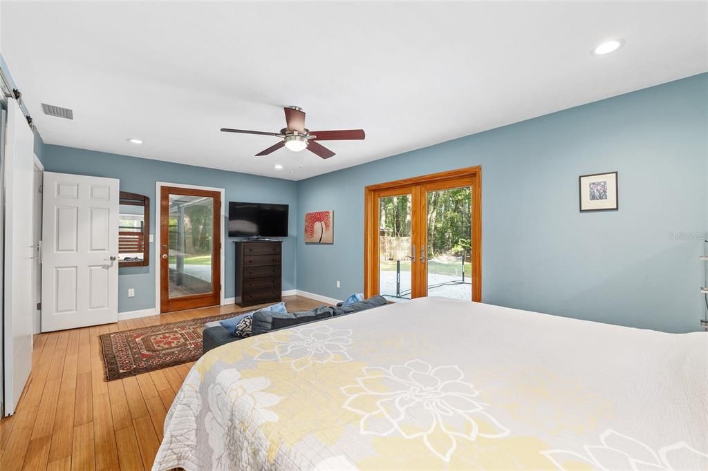 合同活跃: $469,000 (4 贝兹, 3 浴室, 2427 平方英尺)