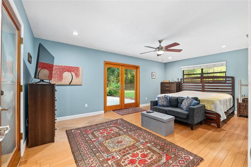 合同活跃: $469,000 (4 贝兹, 3 浴室, 2427 平方英尺)