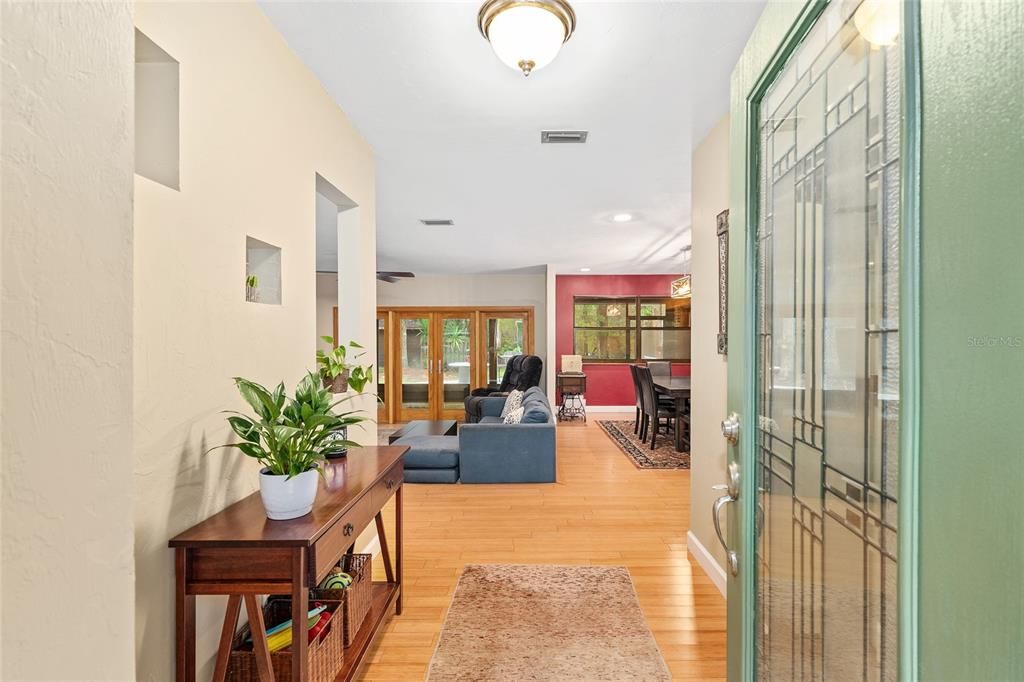 合同活跃: $469,000 (4 贝兹, 3 浴室, 2427 平方英尺)