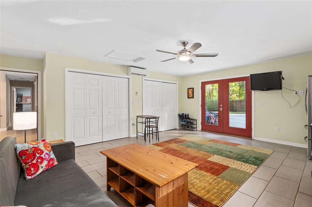 合同活跃: $469,000 (4 贝兹, 3 浴室, 2427 平方英尺)