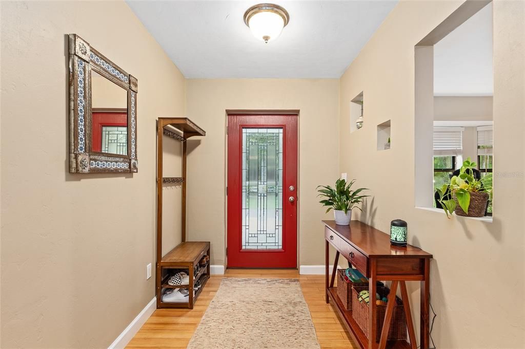 合同活跃: $469,000 (4 贝兹, 3 浴室, 2427 平方英尺)