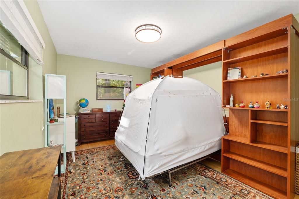 合同活跃: $469,000 (4 贝兹, 3 浴室, 2427 平方英尺)