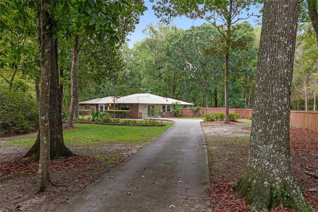 合同活跃: $469,000 (4 贝兹, 3 浴室, 2427 平方英尺)