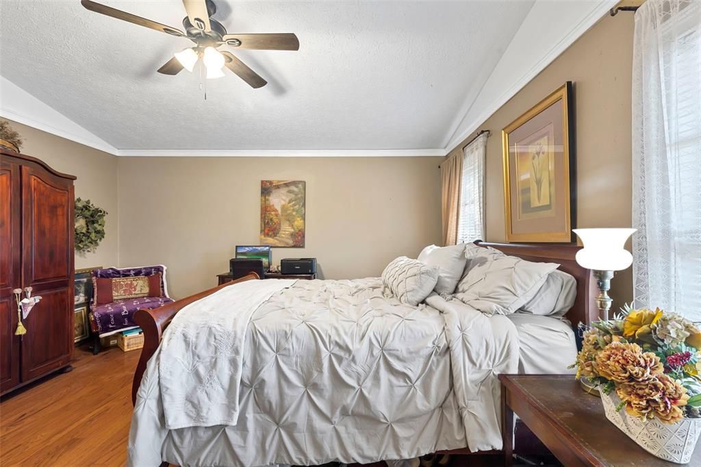 Под контрактом: $360,000 (3 спален, 2 ванн, 1648 Квадратных фут)