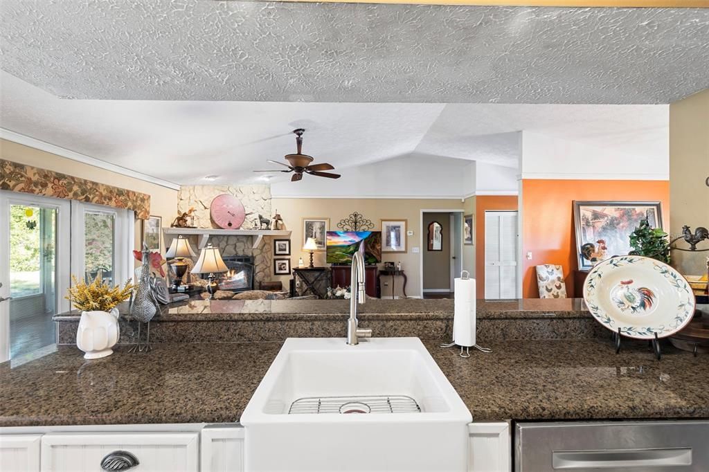 Под контрактом: $360,000 (3 спален, 2 ванн, 1648 Квадратных фут)