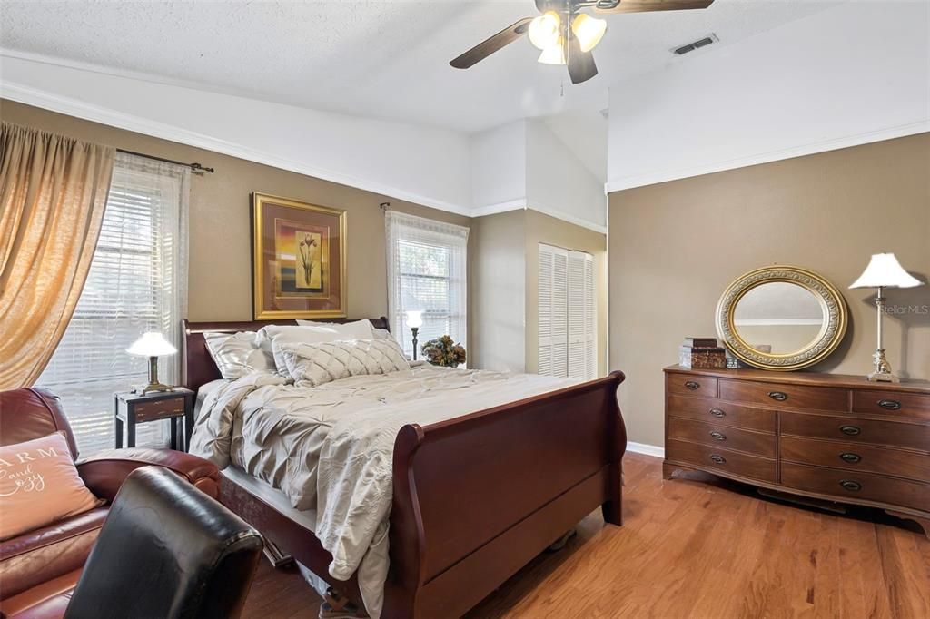 Под контрактом: $360,000 (3 спален, 2 ванн, 1648 Квадратных фут)