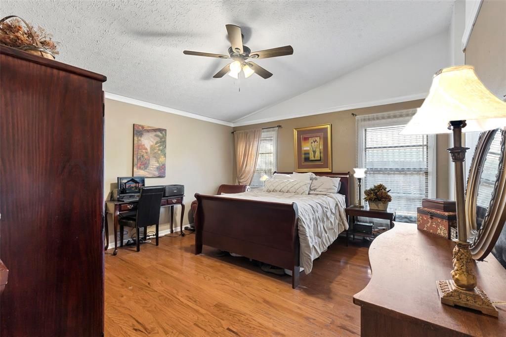 Под контрактом: $360,000 (3 спален, 2 ванн, 1648 Квадратных фут)