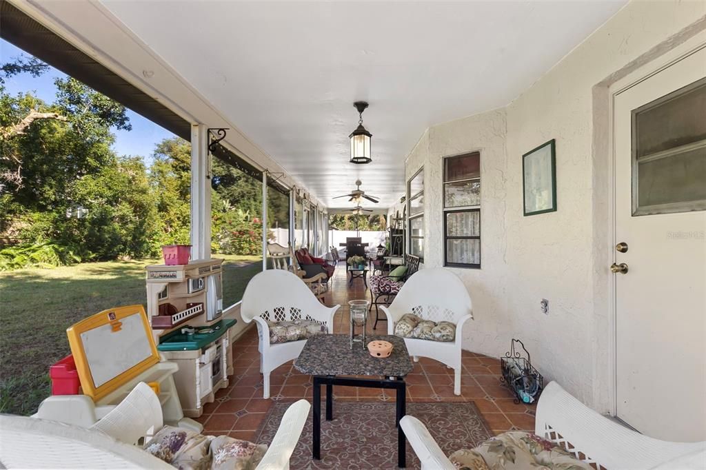 Под контрактом: $360,000 (3 спален, 2 ванн, 1648 Квадратных фут)