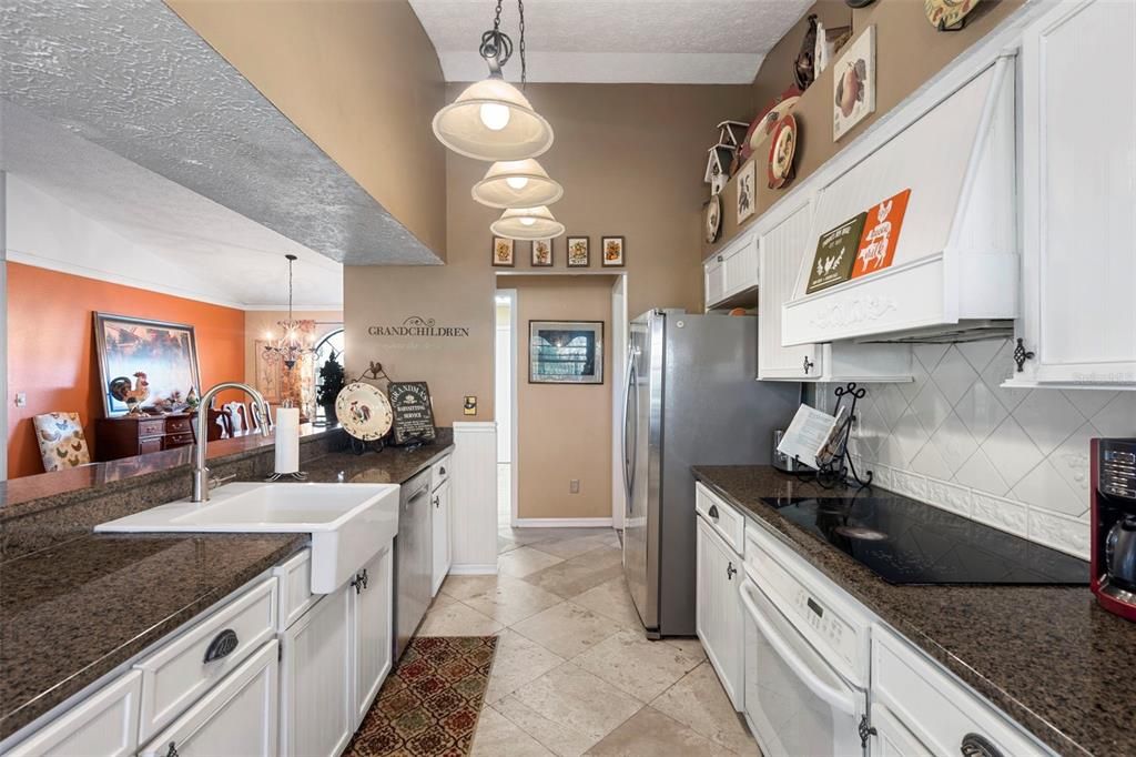 Под контрактом: $360,000 (3 спален, 2 ванн, 1648 Квадратных фут)