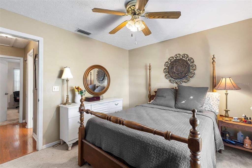 Под контрактом: $360,000 (3 спален, 2 ванн, 1648 Квадратных фут)