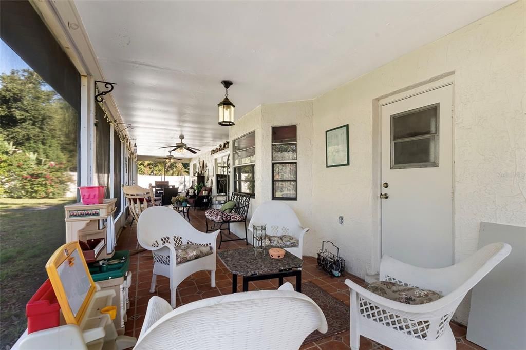 Под контрактом: $360,000 (3 спален, 2 ванн, 1648 Квадратных фут)