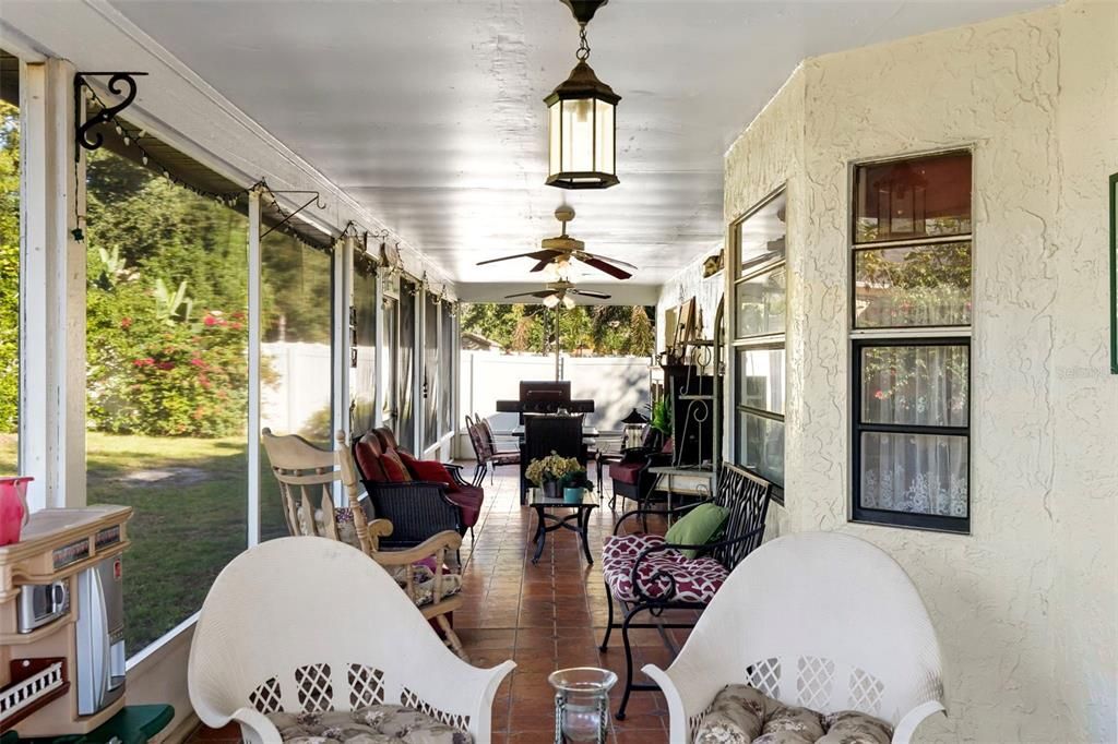 Под контрактом: $360,000 (3 спален, 2 ванн, 1648 Квадратных фут)